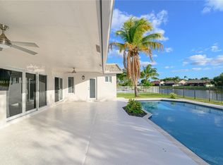 15600 S Roundtable Rd, Davie, FL 33331