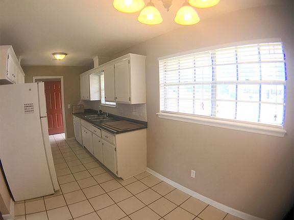 3rd image of 1401 High Meadows Dr