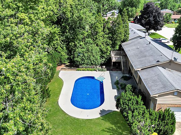 4th image of 300 Raleigh Ct