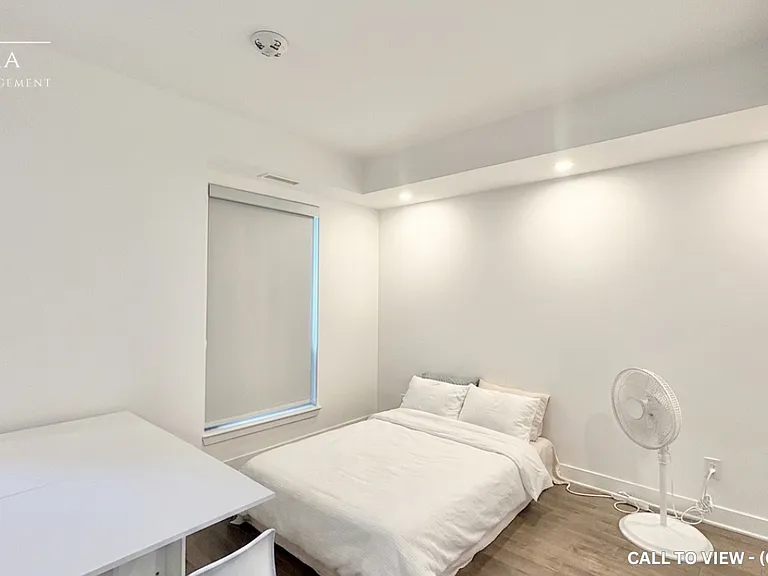 180 George St #411 — Photo 4