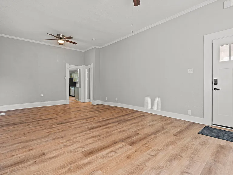 316 W Park St — Photo 15