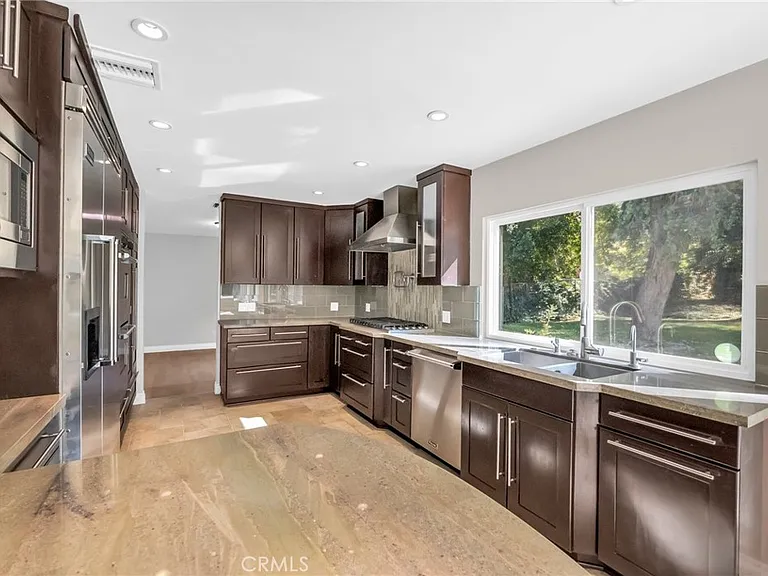 4642 Poe Ave — Photo 12