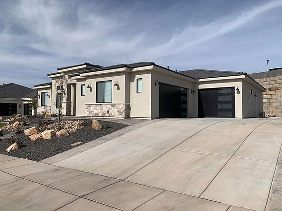 3rd image of 1017 E Black Oak Dr