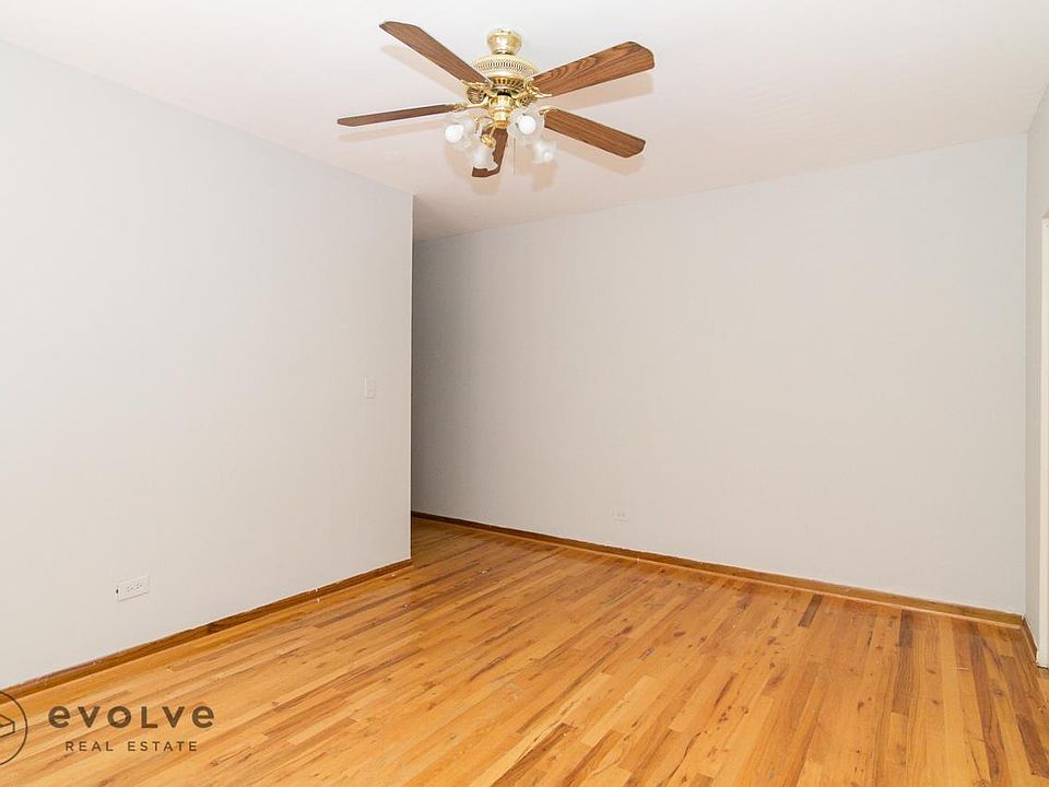 2nd image of 817 W Cornelia Ave #302TA