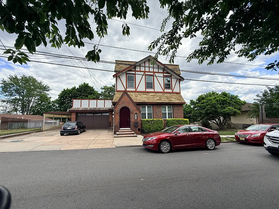 182 Farnham Ave #2
