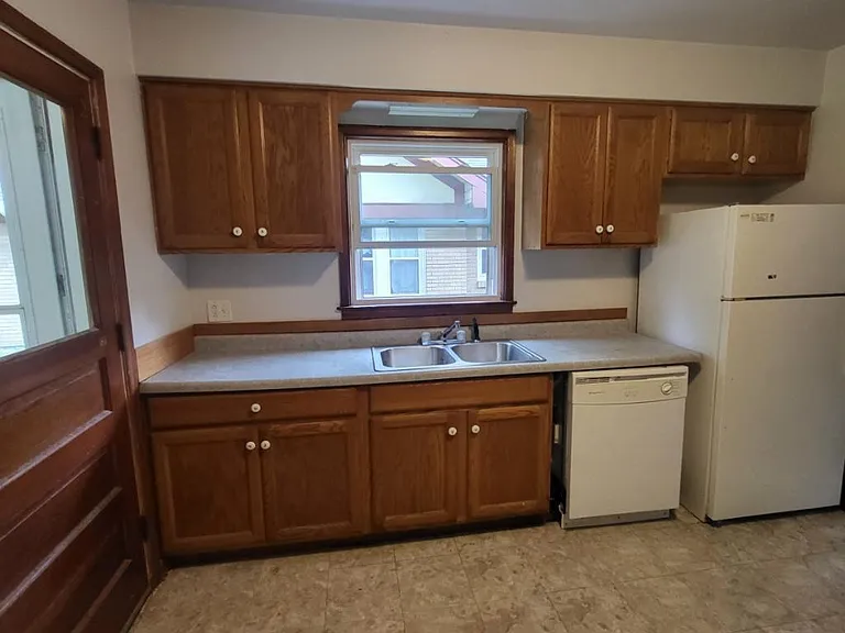 619 Salem St — Photo 3