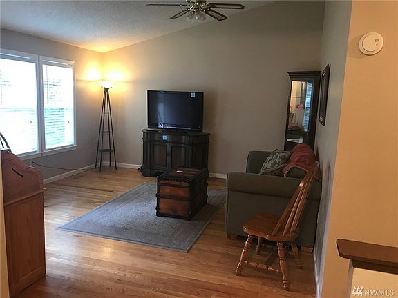 4th image of 15817 95th Avenue Ct E
