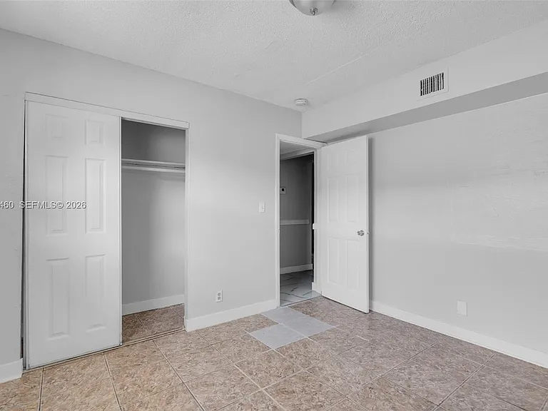 632 SW 16th Ave #D — Photo 8