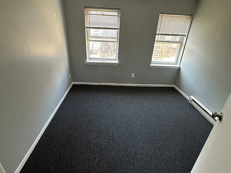 1146 Shields Pl — Photo 2