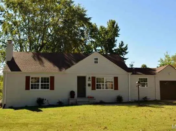 9842 Coventry Ln, Saint Louis, MO 63123