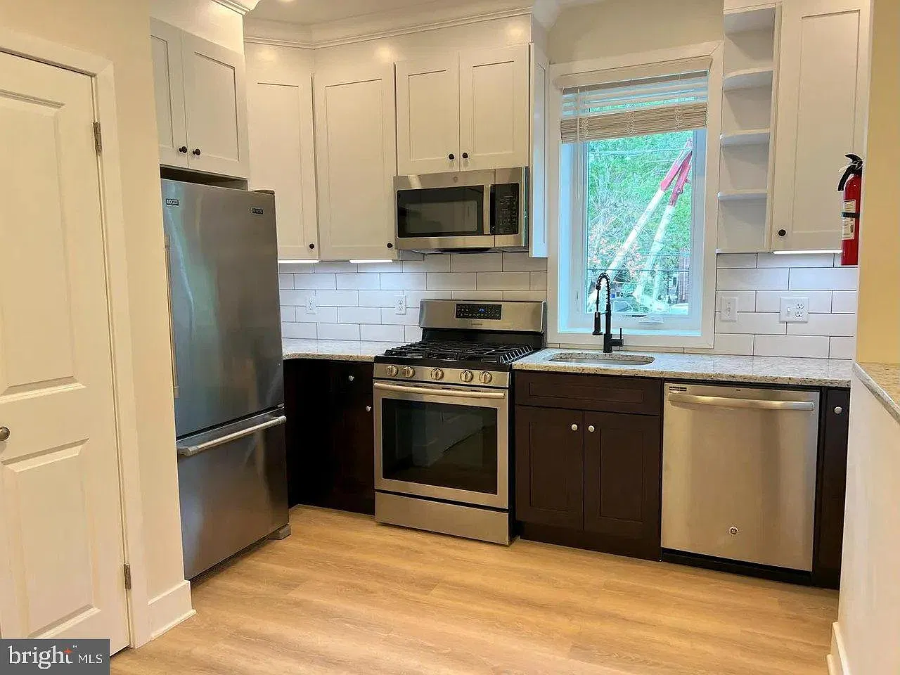1 bed, 1.0 bath, 1240 sqft, $1,390 — Photo 3