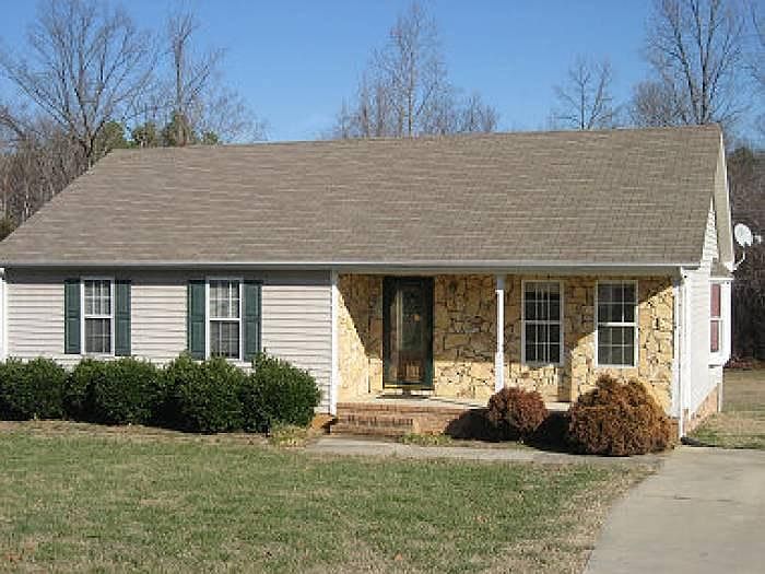 211 Carriage Loop - long driveway for your cars
