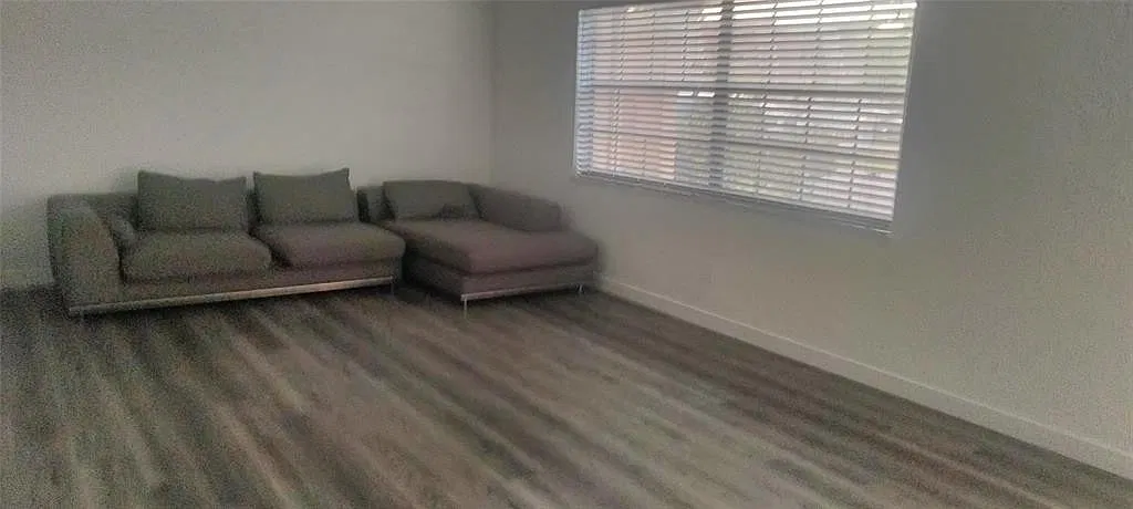 3 bed, 2.5 bath, 1865 sqft, $2,700 — Photo 2