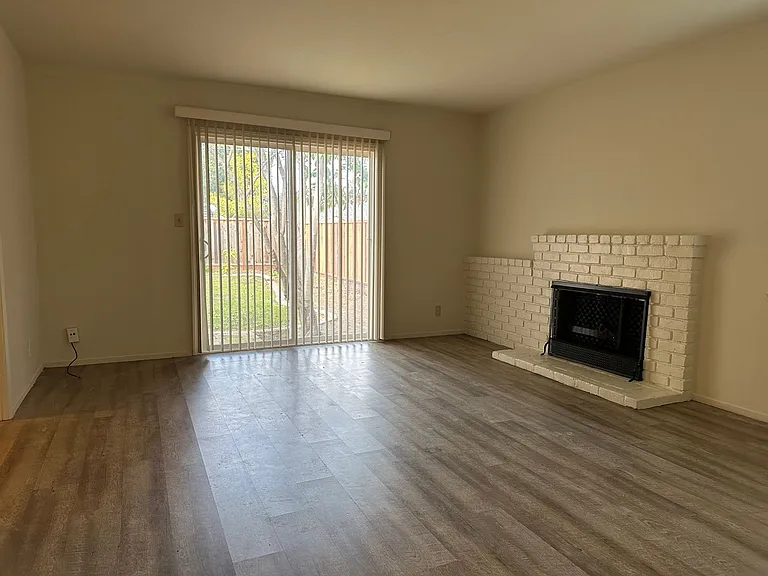7547 Defoe Dr — Photo 6