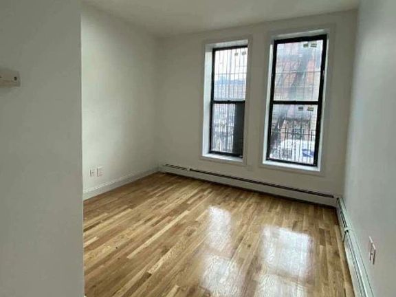 4th image of 462 Throop Ave #6