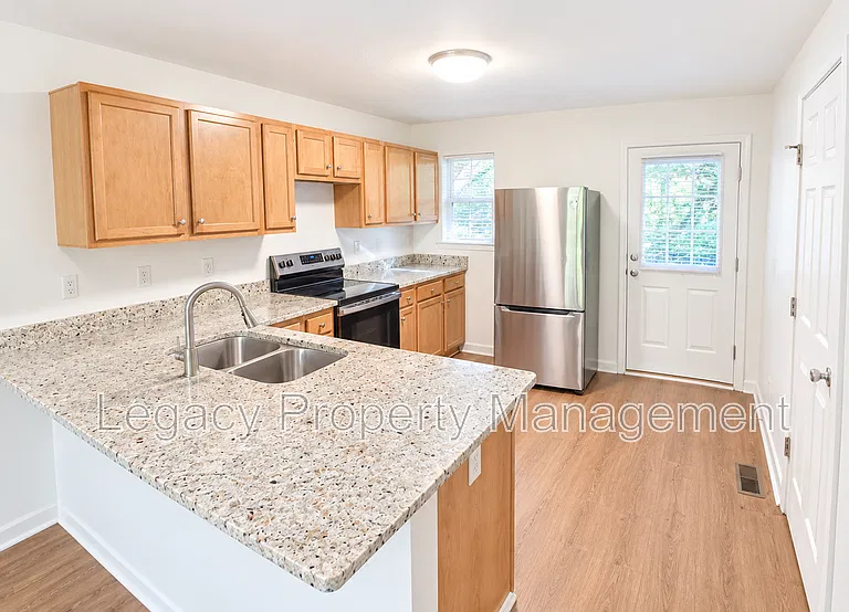 3 bed, 2.0 bath, 1250 sqft, $1,650 — Photo 3