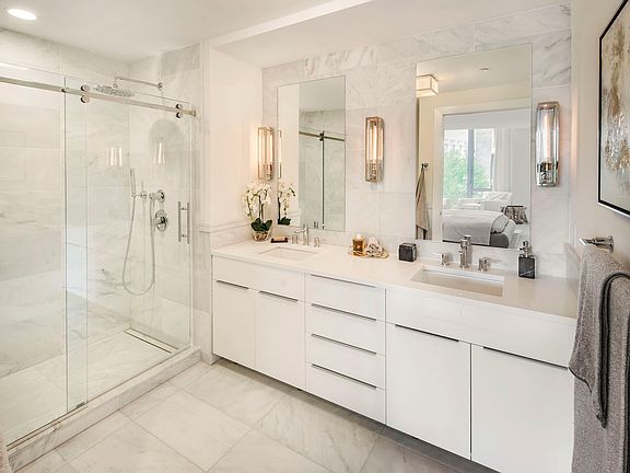 Owner s bath with dual sinks