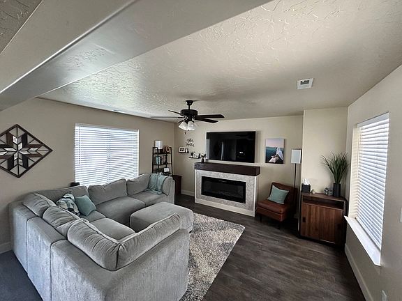 Living room with ceiling fan