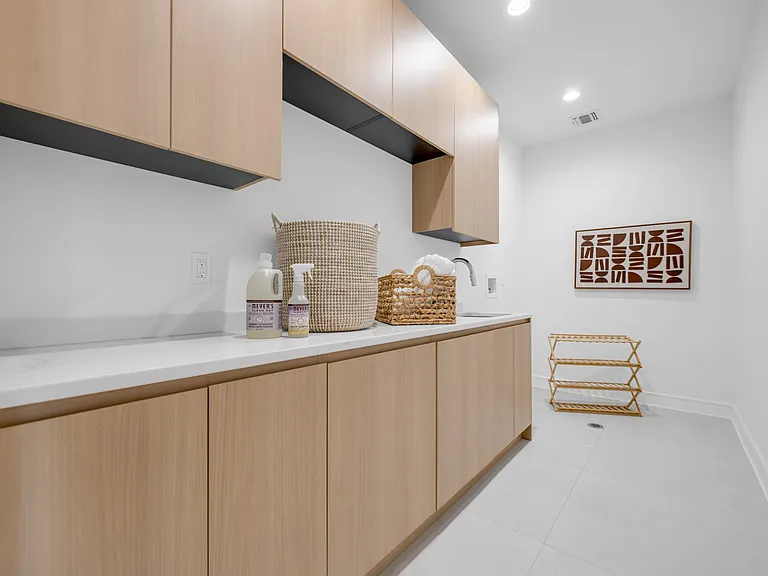 9 Feldman Ct — Photo 32