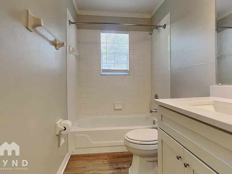 1729 Chatham Cir — Photo 14