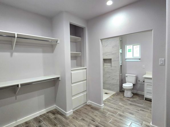 laredo-texas-447523657 picture