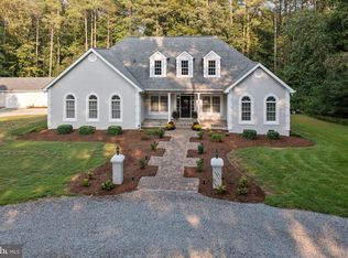 972 Lake Dr, Tappahannock, VA