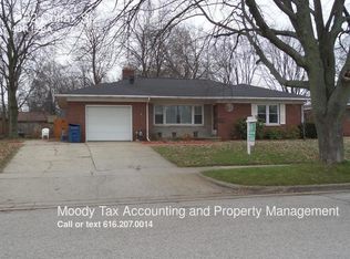 1132 Colfax Ave, Grand Haven, MI 49417