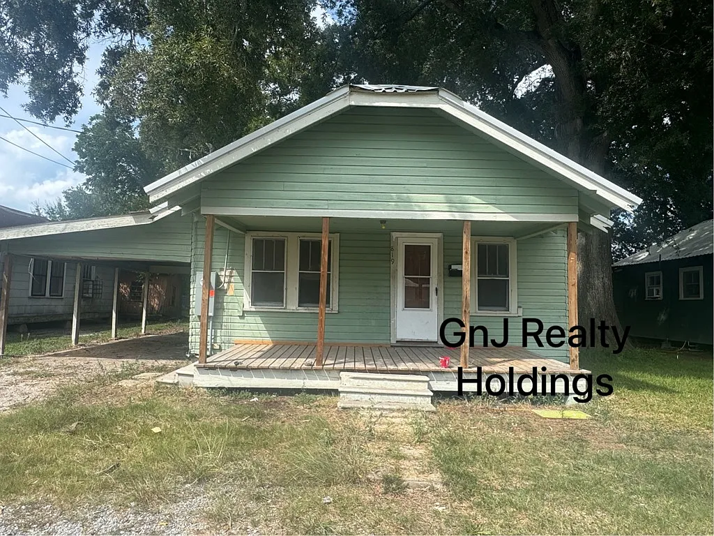 2BR 1 Bath Single-Family Home Crowley, Louisiana — Photo 1