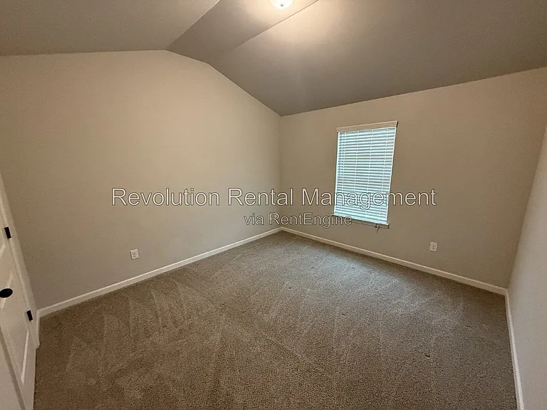 1009 Fable Ln — Photo 10