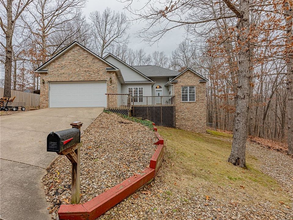 1st image of 3 Standish Ln