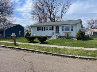 18 Knight Ln, West Haven, CT 06516