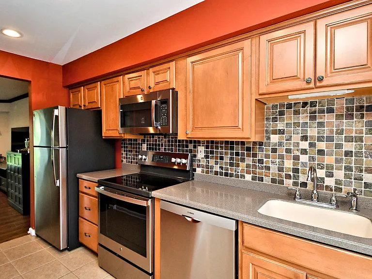 615 Piedmont Ct — Photo 8