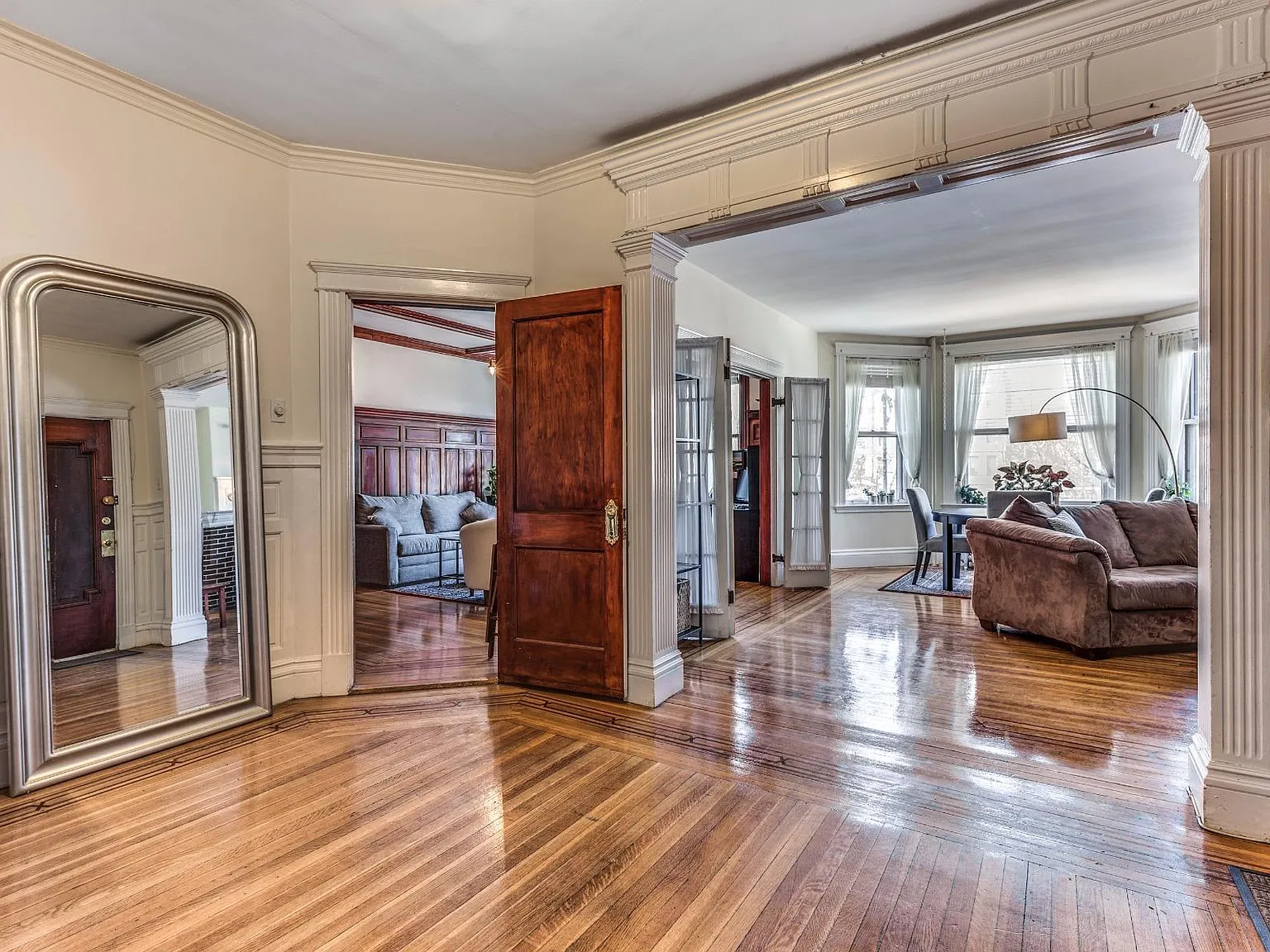 1033 Beacon St — Photo 3