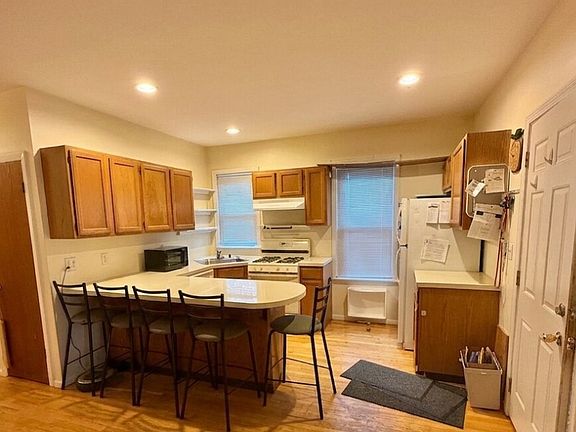5th image of 61 Franklin St #1