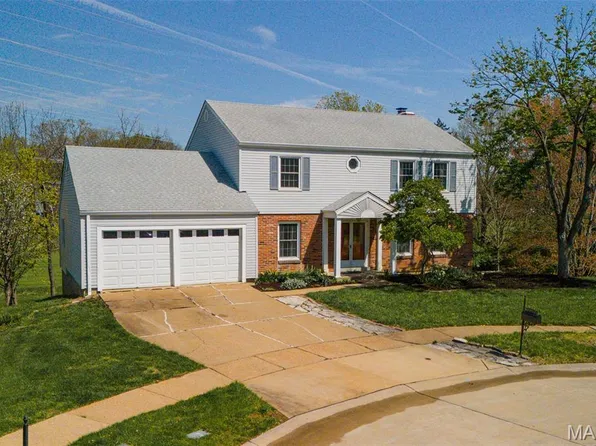 2004 Mint Hill Ct, Chesterfield, MO 63017