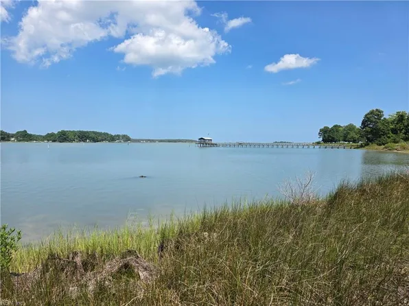 Horn Harbor Ave, New Pt, VA 23125