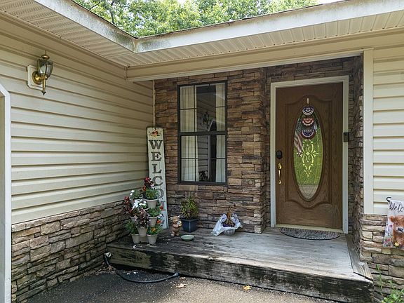 3rd image of 99 Highland Cir