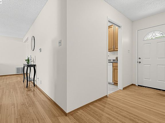 4th image of 2904 Dale Rd