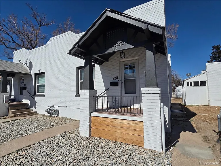 435 Bridge St — Photo 1