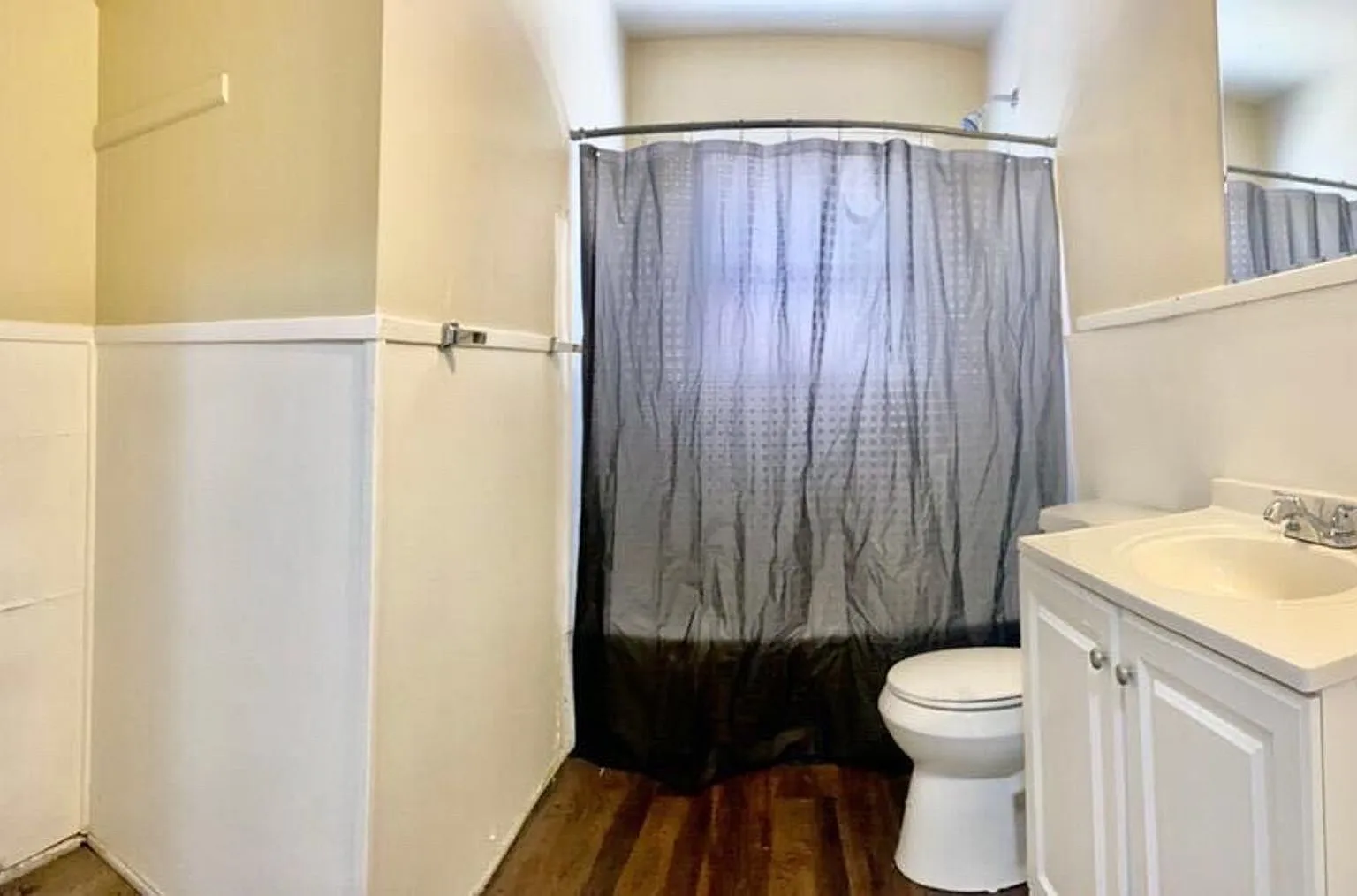 Handyman Special $0 First Month's Rent / "You Fix, You Save Big!! — Photo 3