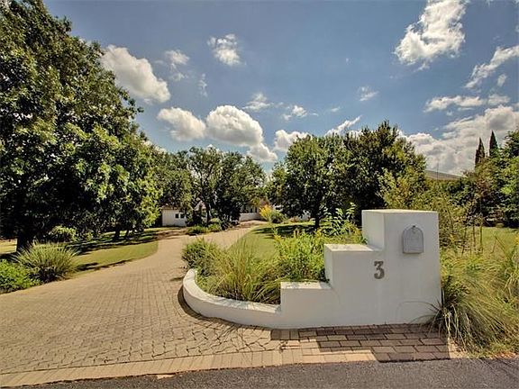 Estate home in exclusive estate section of The Hills of Lakeway.