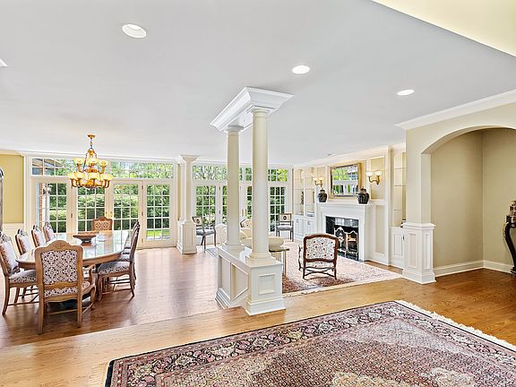 5th image of 341 Belle Foret Dr