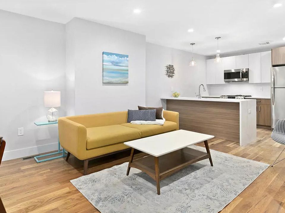 1st image of 535 Bainbridge St #1
