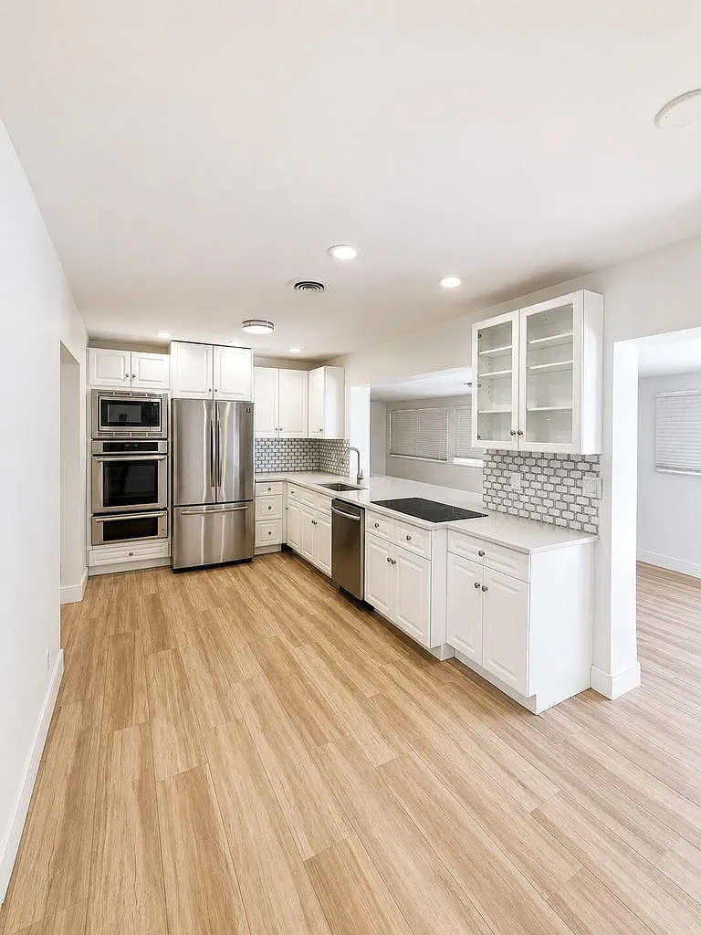 3 bed, 3.0 bath, 2115 sqft, $6,499 — Photo 4