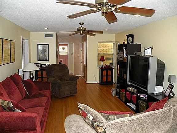 4th image of 1038 Majors Dr