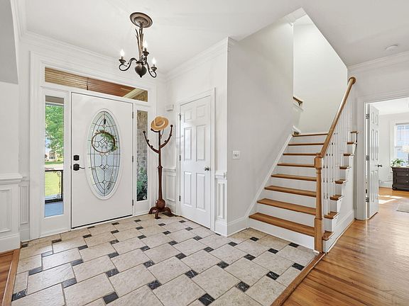 5th image of 10 Georgetown Woods Dr
