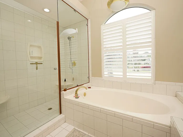 1534 Glenlake Cir — Photo 28