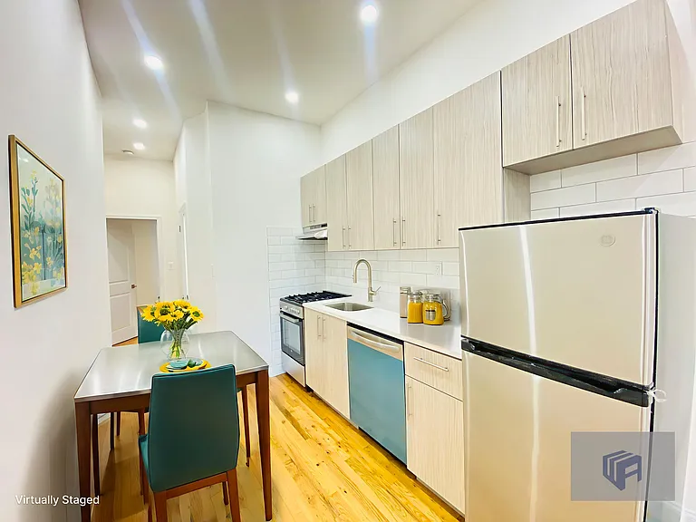 891 Grand St #3B — Photo 4