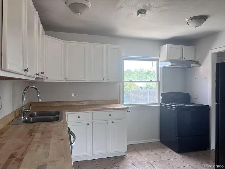556 Wolff St — Photo 6