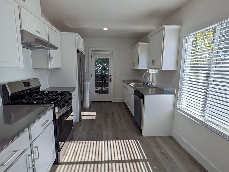 328 S Halcyon Rd — Photo 6